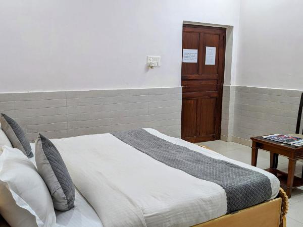 Hotel Lecston @Yashobhoomi Dwarka Sector - 25 metro station : photo 2 de la chambre chambre double