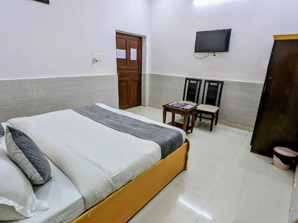 Hotel Lecston @Yashobhoomi Dwarka Sector - 25 metro station : photo 8 de la chambre chambre double