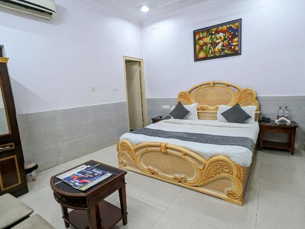 Hotel Lecston @Yashobhoomi Dwarka Sector - 25 metro station : photo 9 de la chambre chambre double