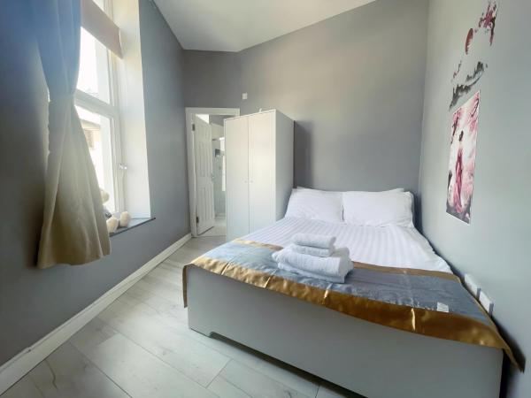 Leitrim Property Cork : photo 5 de la chambre chambre double avec salle de bains privative