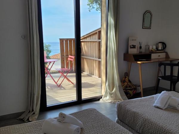 La Bergerie : photo 8 de la chambre chambre lits jumeaux supérieure - vue sur rue et mer