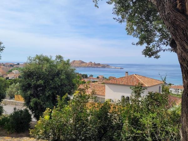 La Bergerie : photo 5 de la chambre chambre lits jumeaux supérieure - vue sur rue et mer