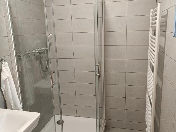 Penzion Hády : photo 7 de la chambre chambre double ou lits jumeaux avec salle de bains