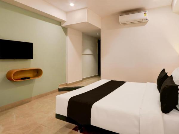 Townhouse 1357 Hotel Lotus Grand : photo 6 de la chambre chambre triple classique