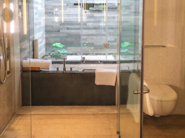 InterContinental Sanya Resort, an IHG Hotel : photo 2 de la chambre hébergement classique avec coin salon extérieur- vue sur jardin