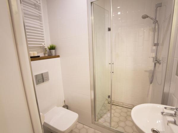 Dizzy Daisy Hostel : photo 7 de la chambre chambre double avec salle de bains privative