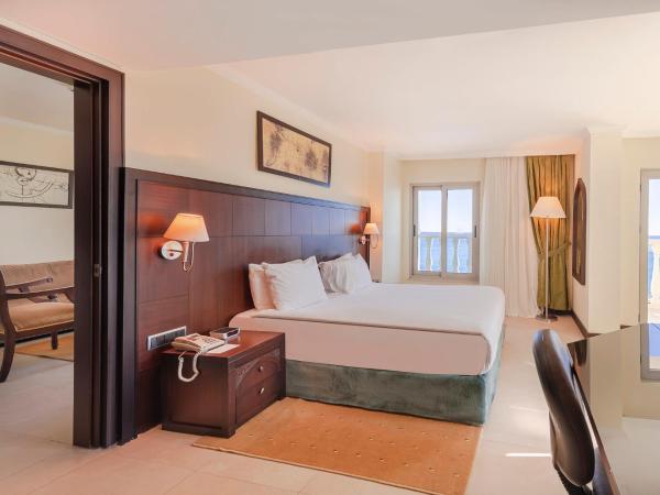 Crowne Plaza Antalya, an IHG Hotel : photo 6 de la chambre suite d'angle avec baignoire spa - fumeurs
