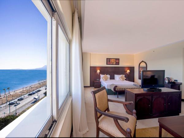 Crowne Plaza Antalya, an IHG Hotel : photo 4 de la chambre suite junior lit king-size - côté mer