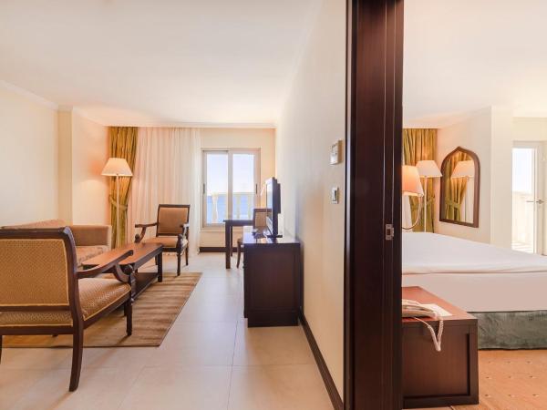 Crowne Plaza Antalya, an IHG Hotel : photo 10 de la chambre suite d'angle avec baignoire spa - non-fumeurs