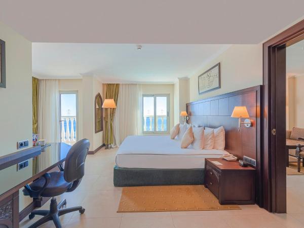 Crowne Plaza Antalya, an IHG Hotel : photo 7 de la chambre suite d'angle avec baignoire spa - fumeurs