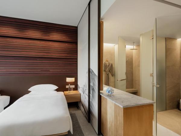 Hyatt Centric Kota Kinabalu : photo 2 de la chambre chambre lits jumeaux - vue sur mer