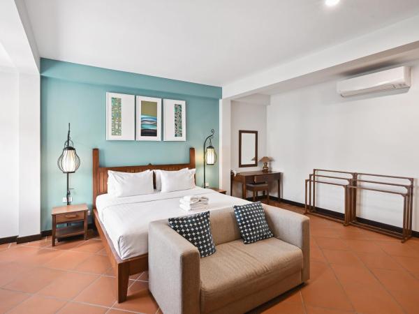 Villa Sanpakoi : photo 2 de la chambre hébergement lit king-size exécutif - vue sur piscine