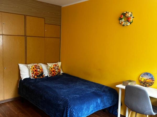 Travel House Wroclaw : photo 9 de la chambre chambre triple avec salle de bains commune