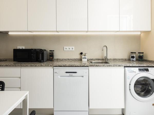 City Rooms - Paris - Private room by HD : photo 5 de la chambre chambre double standard avec salle de bains commune