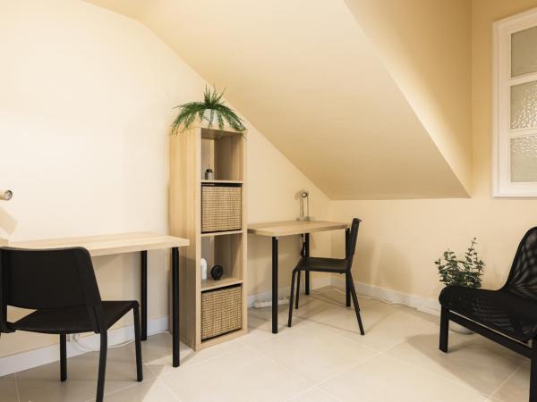 City Rooms - Paris - Private room by HD : photo 4 de la chambre chambre double standard avec salle de bains commune