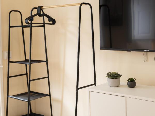 City Rooms - Paris - Private room by HD : photo 6 de la chambre chambre double standard avec salle de bains commune