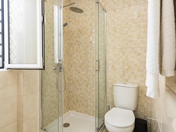 City Rooms - Paris - Private room by HD : photo 10 de la chambre chambre double standard avec salle de bains commune