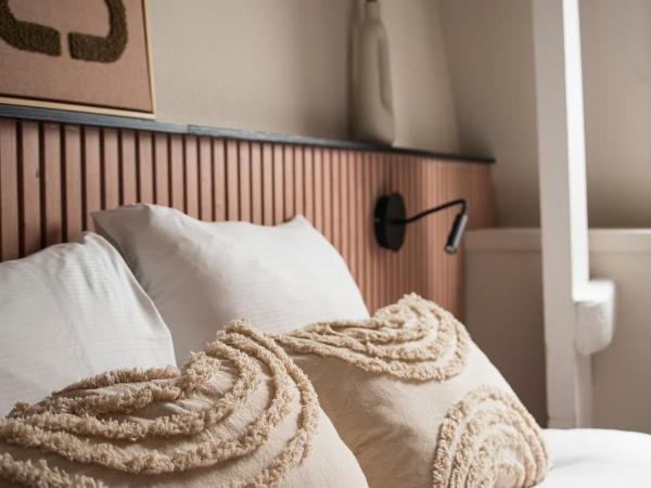 Stadsherberg de Poshoorn : photo 10 de la chambre chambre double standard