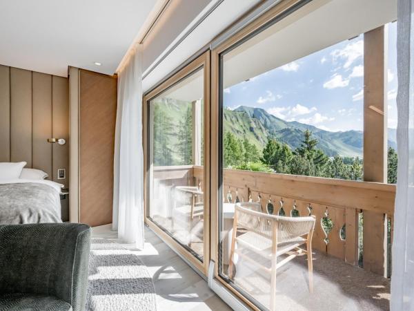 Relais & Châteaux Chasa Montana : photo 3 de la chambre chambre double - vue sur montagne