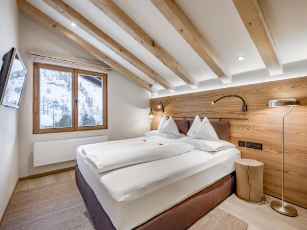 Chalet Silvretta Hotel & Spa : photo 1 de la chambre suite familiale avec balcon