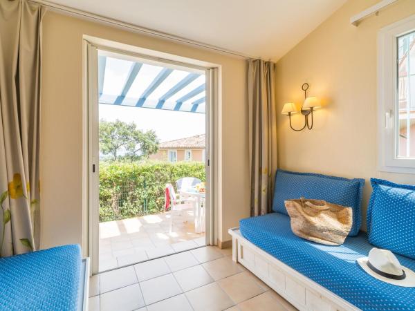 Résidence Pierre & Vacances Les Restanques du Golfe de Saint-Tropez : photo 6 de la chambre appartement 1 chambre avec terrasse ou balcon (4 personnes)