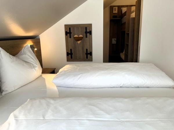 WESTSIDE Hotel : photo 3 de la chambre chambre familiale avec balcon