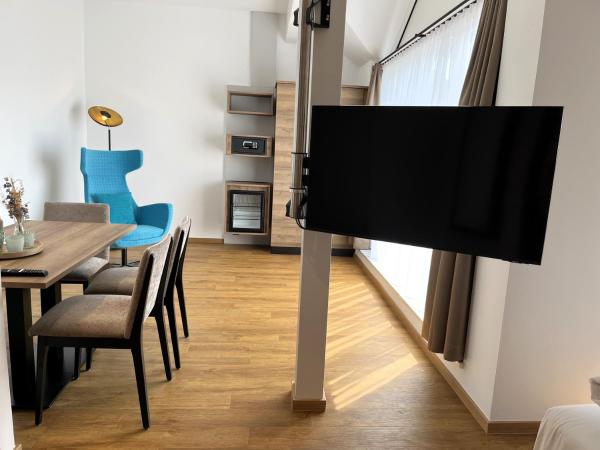 WESTSIDE Hotel : photo 6 de la chambre chambre familiale avec balcon