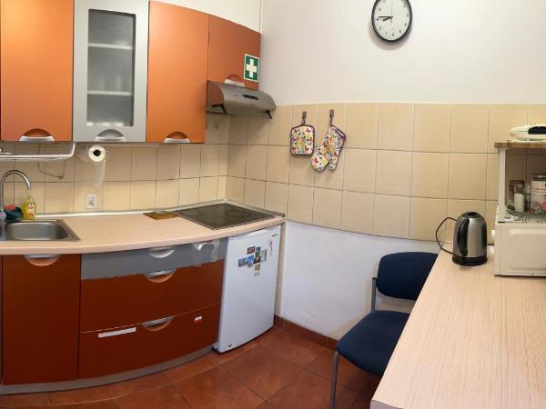 Travel House Wroclaw : photo 5 de la chambre chambre triple avec salle de bains commune