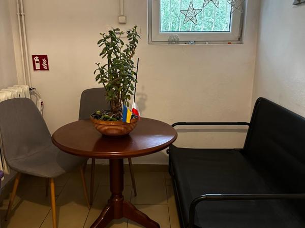 Travel House Wroclaw : photo 6 de la chambre chambre triple avec salle de bains commune