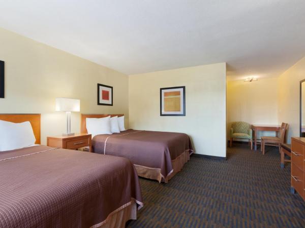 Howard Johnson by Wyndham San Diego Sea World : photo 6 de la chambre chambre 2 lits queen-size - non-fumeurs