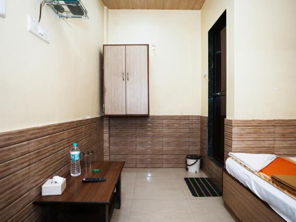 Hotel Sai Parikrama : photo 5 de la chambre chambre double standard avec ventilateur