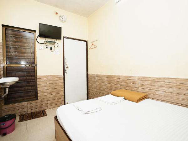 Hotel Sai Parikrama : photo 4 de la chambre chambre double standard