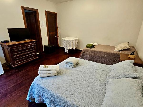 Beach Guest House - GMT : photo 3 de la chambre chambre triple avec salle de bains privative