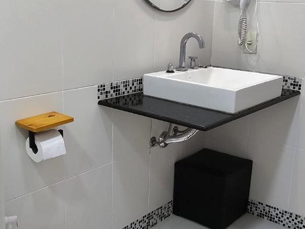 Beach Guest House - GMT : photo 5 de la chambre chambre triple avec salle de bains privative