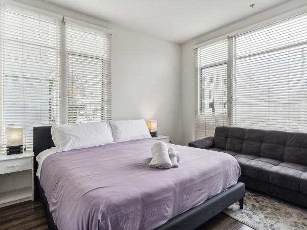 Luxury Apartment with Loft : photo 1 de la chambre chambre double avec balcon