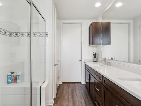 Luxury Apartment with Loft : photo 4 de la chambre chambre double avec balcon