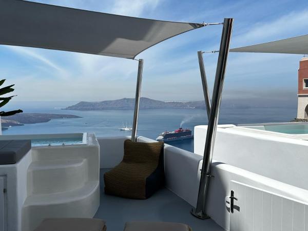 Dagaz Suites : photo 6 de la chambre premium suite with caldera view (indoor & outdoor hot tub)