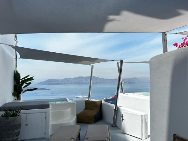 Dagaz Suites : photo 7 de la chambre premium suite with caldera view (indoor & outdoor hot tub)