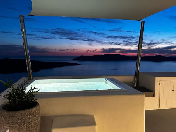 Dagaz Suites : photo 3 de la chambre honeymoon suite with caldera view (indoor & outdoor hot tub)