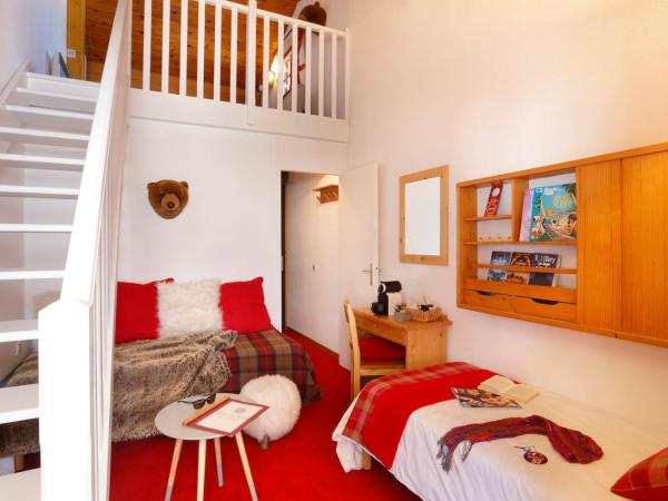 Hôtel du Bourg : photo 5 de la chambre suite duplex (2 adultes) avec balcon