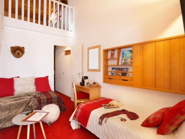 Hôtel du Bourg : photo 9 de la chambre suite duplex (2 adultes) avec balcon