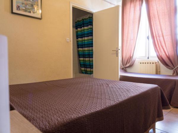Hôtel Jaurès : photo 5 de la chambre chambre triple