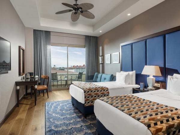 Kaya Palazzo Golf Resort : photo 5 de la chambre chambre double ou lits jumeaux supérieure avec vue latérale sur la mer