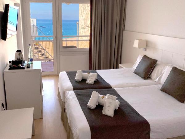 Hotel Rosamar Maxim 4*- Adults Only : photo 1 de la chambre chambre double ou lits jumeaux - vue partielle sur mer