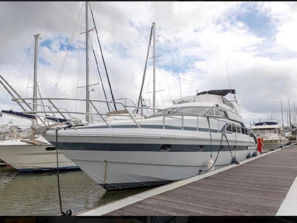 Beautiful and magnific yacht : photo 1 de la chambre mobile home
