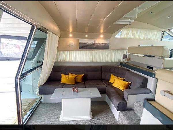Beautiful and magnific yacht : photo 2 de la chambre mobile home