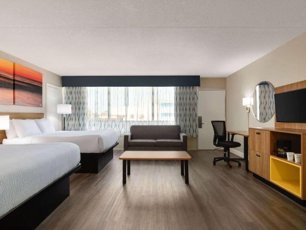 Days Inn by Wyndham Myrtle Beach-Beach Front : photo 1 de la chambre chambre 2 lits queen-size - non-fumeurs
