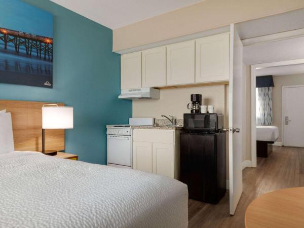 Days Inn by Wyndham Myrtle Beach-Beach Front : photo 1 de la chambre efficiency queen room with oceanfront - non-smoking