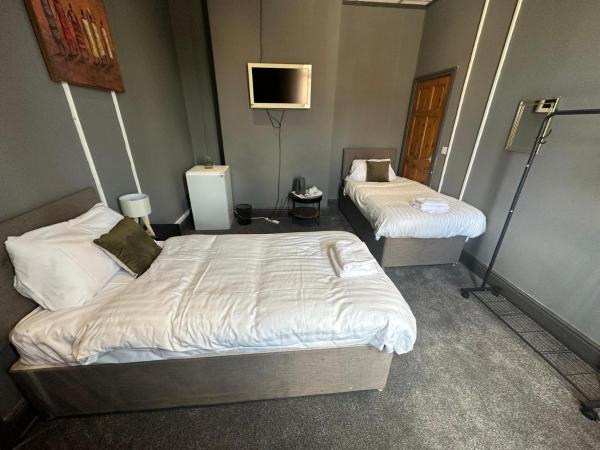 Manchester Stay Hotel - Free Parking : photo 1 de la chambre chambre lits jumeaux avec douche 