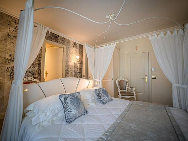 Hotel Ca' D'Oro : photo 5 de la chambre chambre double de luxe avec lit à baldaquin